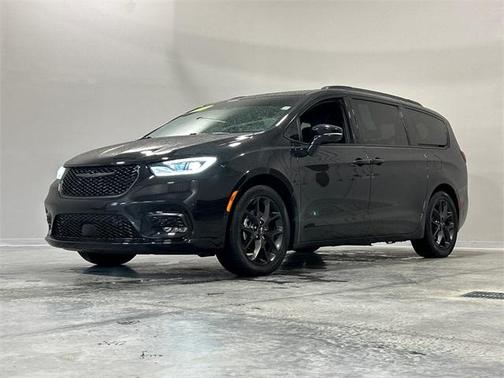 2022 Chrysler Pacifica Touring-L