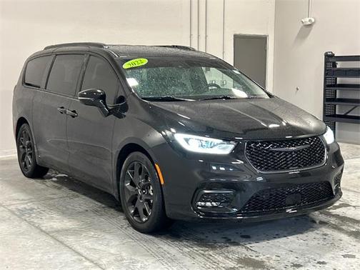 2022 Chrysler Pacifica Touring-L