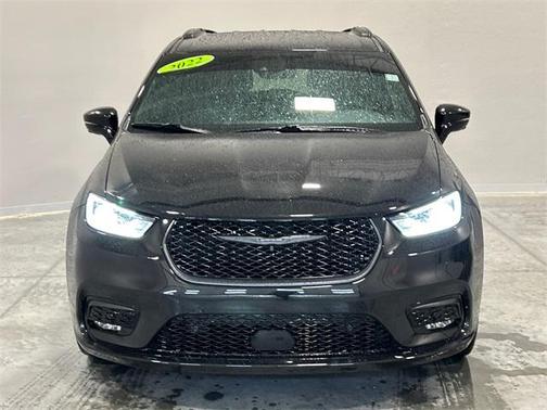 2022 Chrysler Pacifica Touring-L