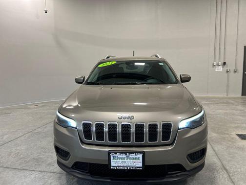 Light Brownstone Pearlcoat 2021 Jeep Cherokee Latitude