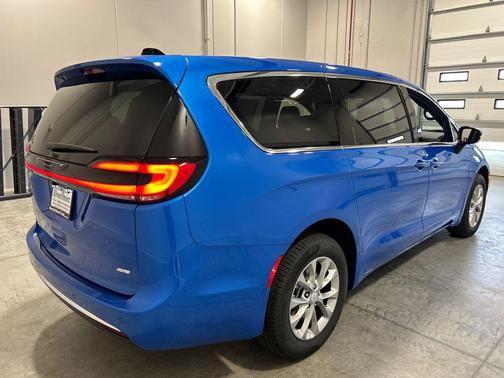 Pbj 2027 Chrysler Pacifica L