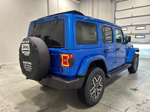 hydro blue pearlcoat 2026 Jeep Wrangler 4-Door Sahara 4x4