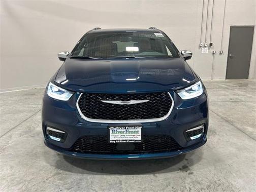 2025 Chrysler Pacifica Hybrid Pinnacle