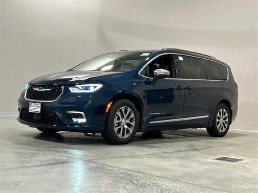 2025 Chrysler Pacifica Hybrid Pinnacle