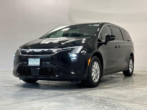 Diamond Black Crystal Pearlcoat 2027 Chrysler Pacifica L