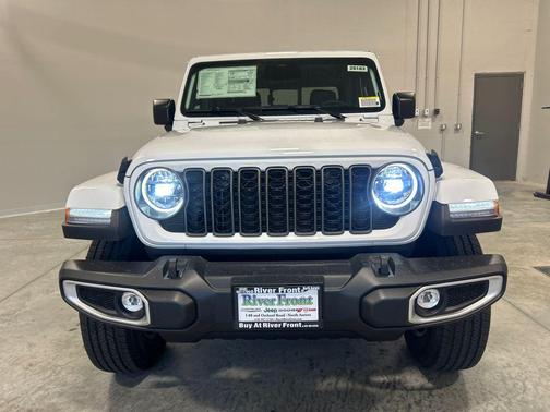 Bright White Clearcoat 2026 Jeep Gladiator Sport S