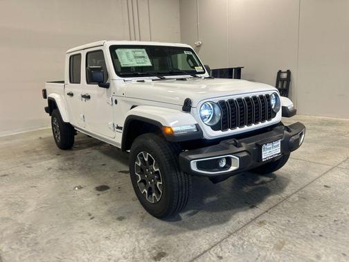 Bright White Clearcoat 2026 Jeep Gladiator Sport S
