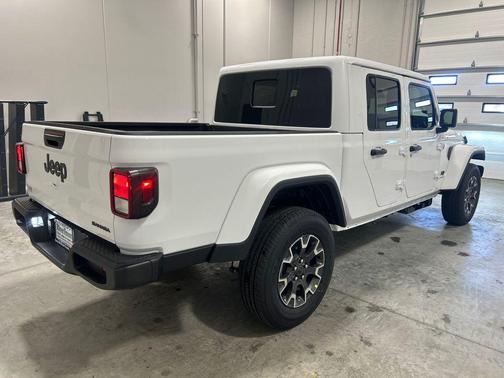 Bright White Clearcoat 2026 Jeep Gladiator Sport S
