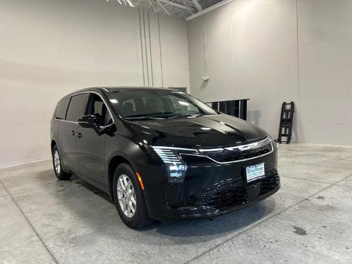 Diamond Black Crystal Pearlcoat 2027 Chrysler Pacifica Select AWD