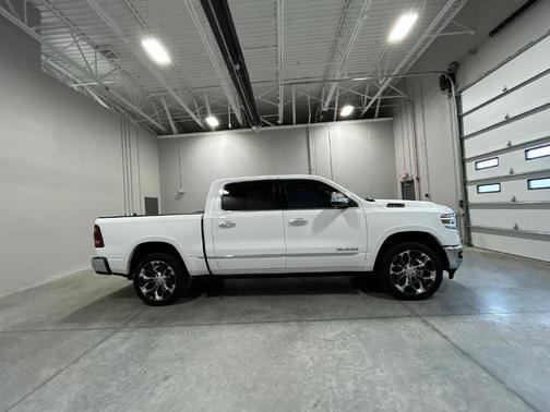 Bright White Clearcoat 2022 RAM 1500 Limited
