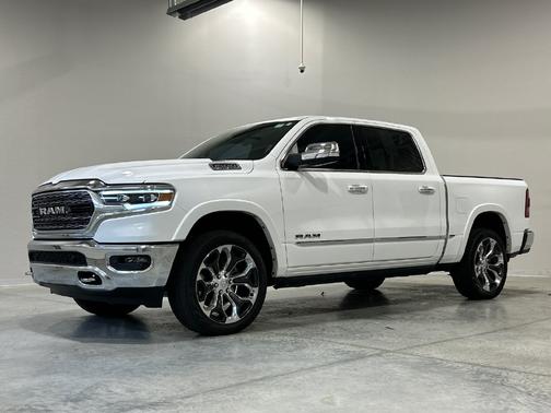 Bright White Clearcoat 2022 RAM 1500 Limited