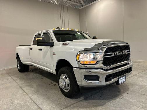 Bright White Clearcoat 2024 RAM 3500 Tradesman Crew Cab 4x4 8' Box