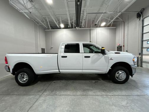 Bright White Clearcoat 2024 RAM 3500 Tradesman Crew Cab 4x4 8' Box