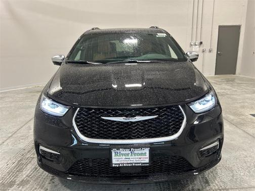 2025 Chrysler Pacifica Hybrid Pinnacle