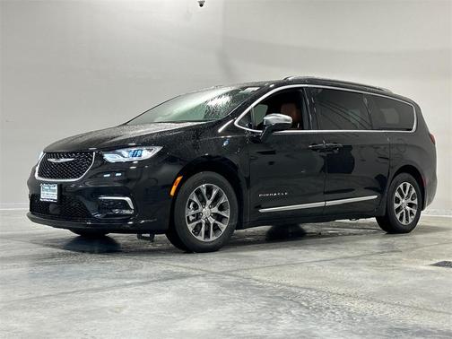 2025 Chrysler Pacifica Hybrid Pinnacle