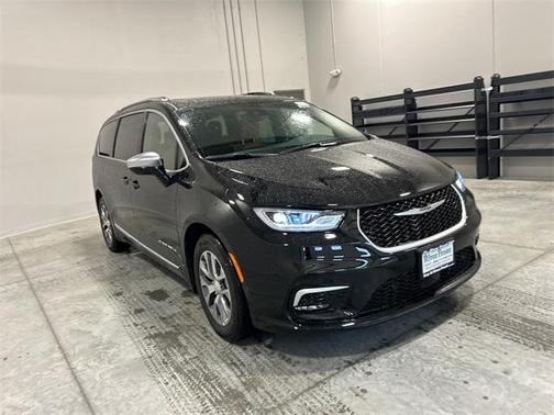 2025 Chrysler Pacifica Hybrid Pinnacle