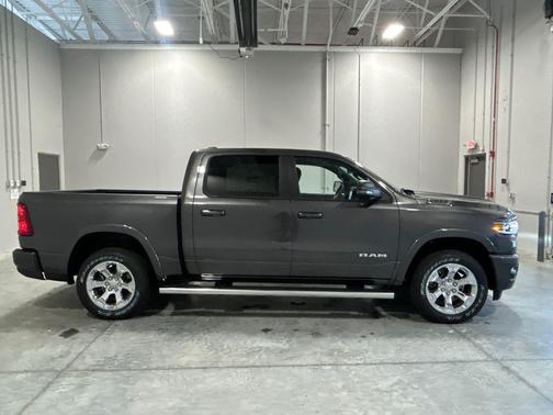 Granite Crystal Metallic Clearcoat 2026 RAM 1500 Big Horn/Lone Star
