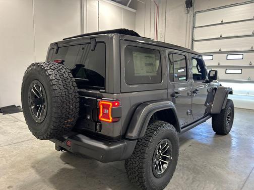 Granite Crystal Metallic Clearcoat 2026 Jeep Wrangler Rubicon