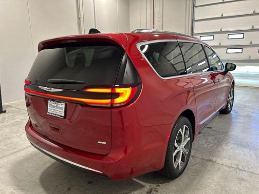 Red Hot Pearlcoat 2026 Chrysler Pacifica L