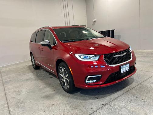 Red Hot Pearlcoat 2026 Chrysler Pacifica L