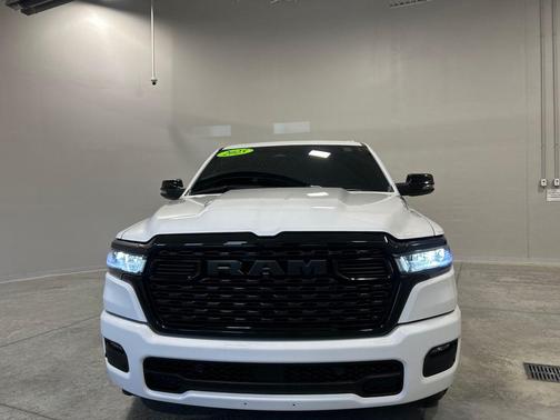 Bright White Clearcoat 2025 RAM 1500 Big Horn/Lone Star