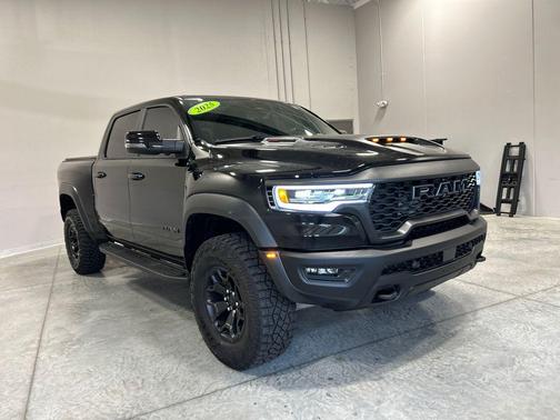 Diamond Black Crystal Pearlcoat 2025 RAM 1500 RHO Crew Cab 4x4 5'7' Box