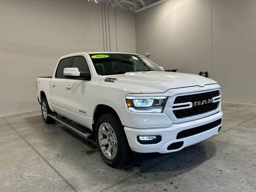 Bright White Clearcoat 2022 RAM 1500 Big Horn/Lone Star