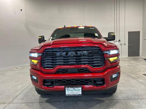 Molten Red Pearlcoat 2026 RAM 2500 Big Horn Crew Cab 4x4 6'4' Box