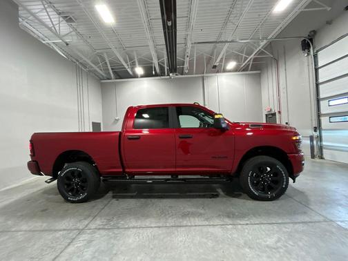 Molten Red Pearlcoat 2026 RAM 2500 Big Horn Crew Cab 4x4 6'4' Box