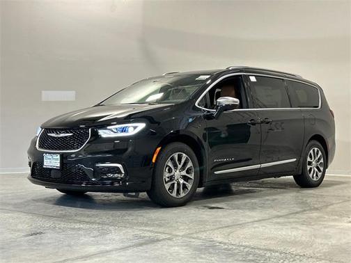 2025 Chrysler Pacifica Hybrid Pinnacle