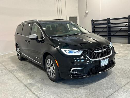 2025 Chrysler Pacifica Hybrid Pinnacle