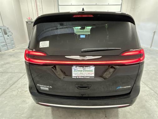2025 Chrysler Pacifica Hybrid Pinnacle