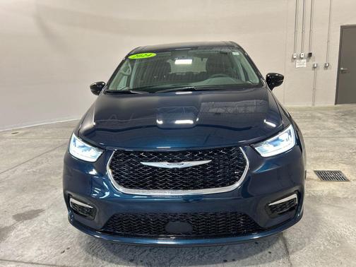 Fathom Blue Pearlcoat 2024 Chrysler Pacifica Touring L