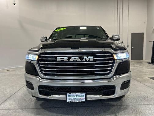 Diamond Black Crystal Pearlcoat 2025 RAM 1500 Laramie