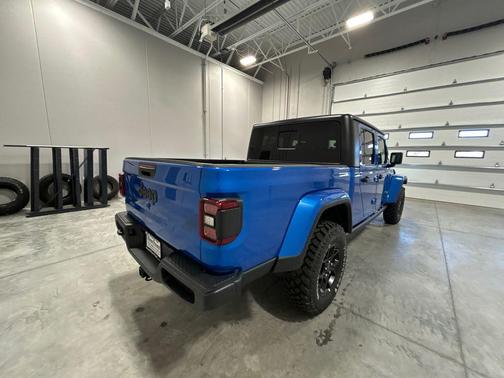 Hydro Blue Pearlcoat 2026 Jeep Gladiator Willys 4x4