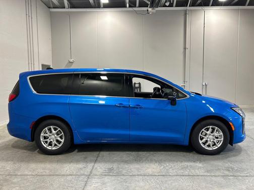 Pbj 2027 Chrysler Pacifica L