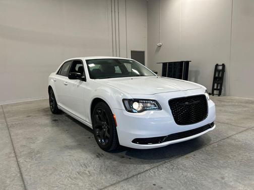 Bright White Clearcoat 2022 Chrysler 300 Touring