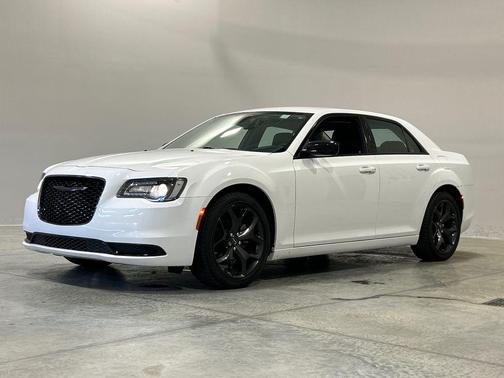 Bright White Clearcoat 2022 Chrysler 300 Touring
