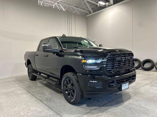 Diamond Black Crystal Pearlcoat 2026 RAM 2500 Big Horn