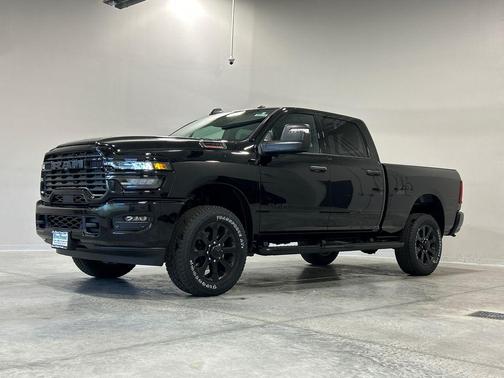 Diamond Black Crystal Pearlcoat 2026 RAM 2500 Big Horn
