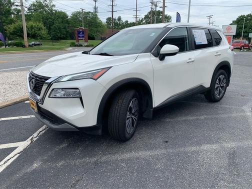 Pearl White Tricoat 2023 Nissan Rogue SV