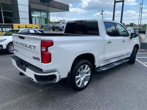 Iridescent Pearl Tricoat 2024 Chevrolet Silverado 1500 High Country