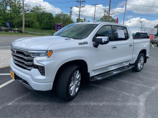 Iridescent Pearl Tricoat 2024 Chevrolet Silverado 1500 High Country