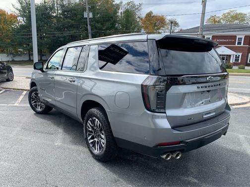 2025 Chevrolet Suburban 4WD Z71