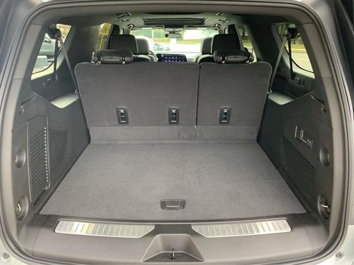 2025 Chevrolet Suburban 4WD Z71