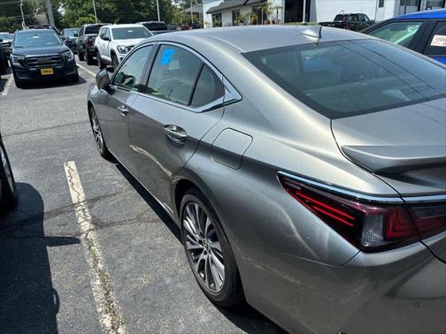 2021 Lexus ES 300h Base