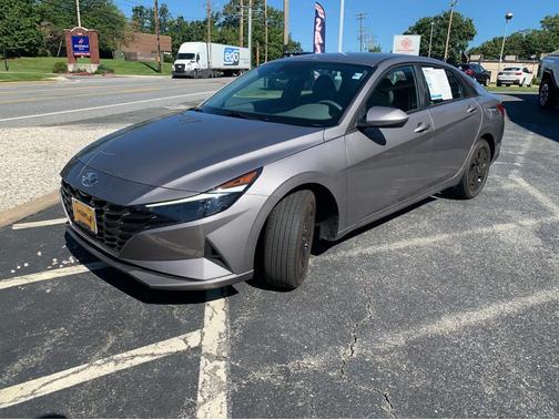 2023 Hyundai ELANTRA SEL