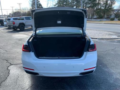 2022 BMW 750 i xDrive