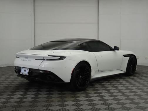 2024 Aston Martin DB12 cpe