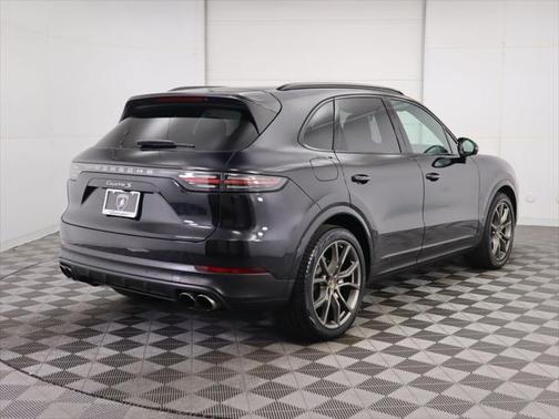 2022 Porsche Cayenne S